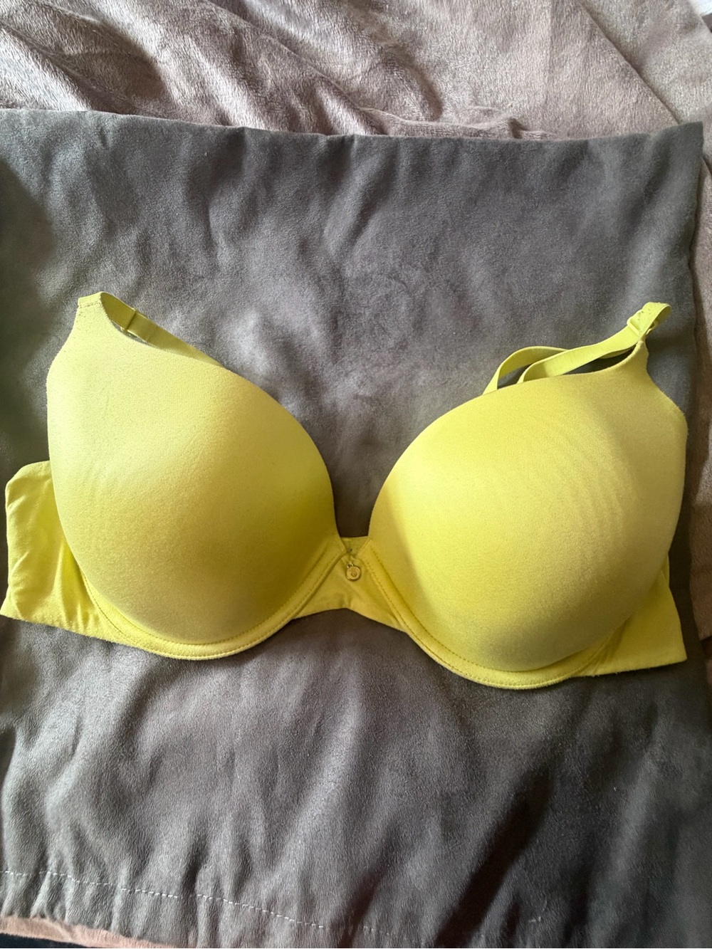 Victoria’s Secret Lined Demi Bra, size 38C